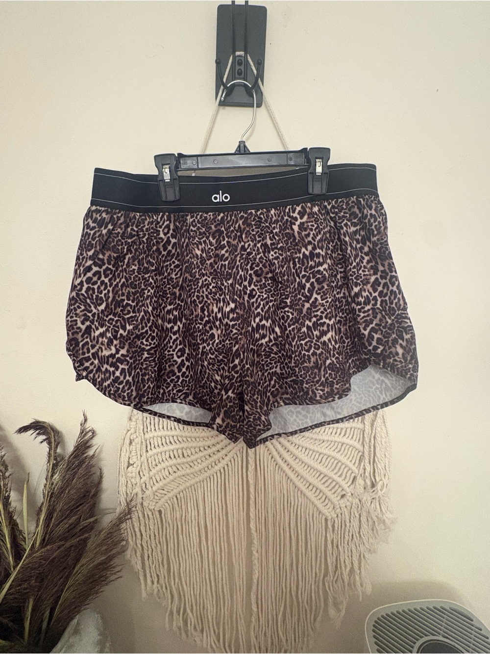 ALO Yoga Leopard Print Athletic Shorts - Brown/Black
